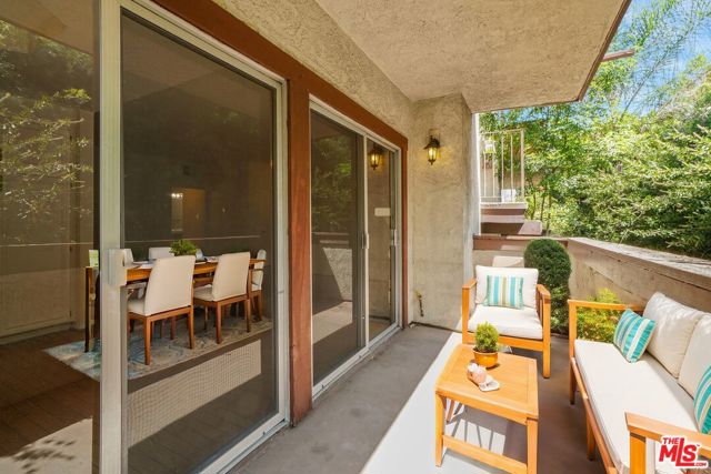5534 Sylmar Avenue, Sherman Oaks CA: https://media.crmls.org/mediaz/0abf17e2-0270-4b3f-b283-a077447d0994.jpg