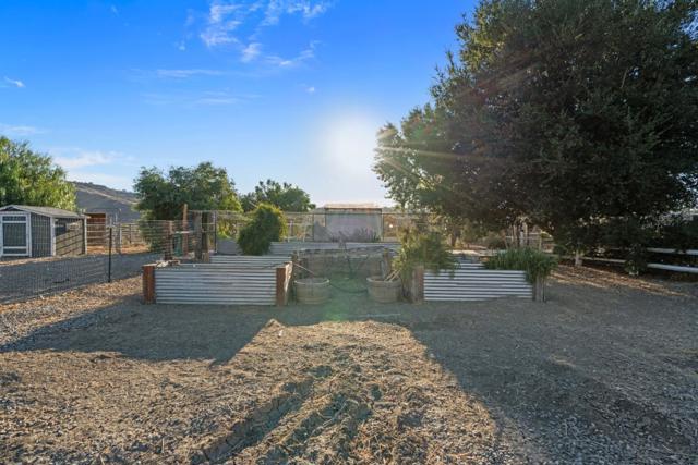 6840 Southside Road, Hollister CA: https://media.crmls.org/mediaz/0abf1f9b-815e-4982-9d77-542c53413143.jpg