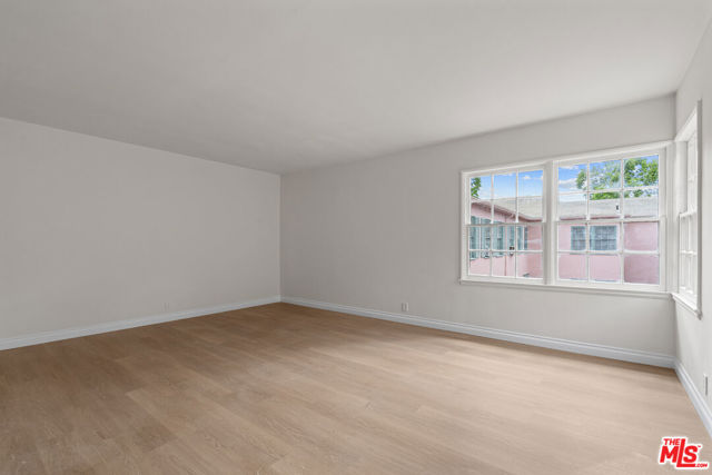 148 S Mccarty Drive, Beverly Hills CA: https://media.crmls.org/mediaz/0ac017f3-5286-4540-a082-11803e3b693e.jpg
