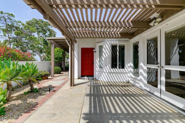 Detail Gallery Image 2 of 32 For 4609 Zamora Way, Oceanside,  CA 92056 - 2 Beds | 2/1 Baths