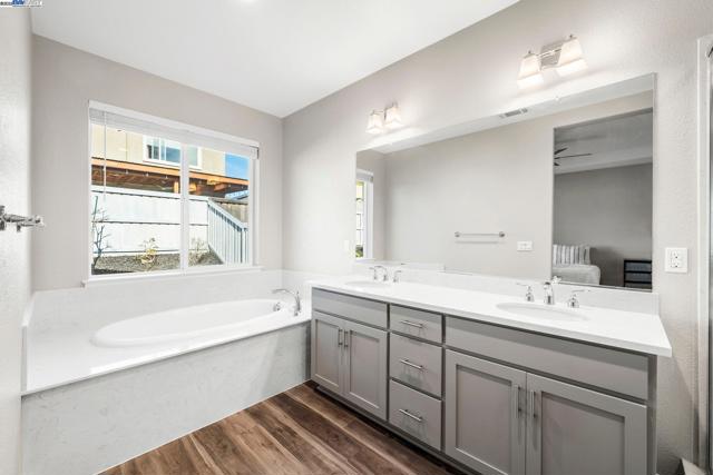 Image 12 of 26 For 5244 Comfrey St