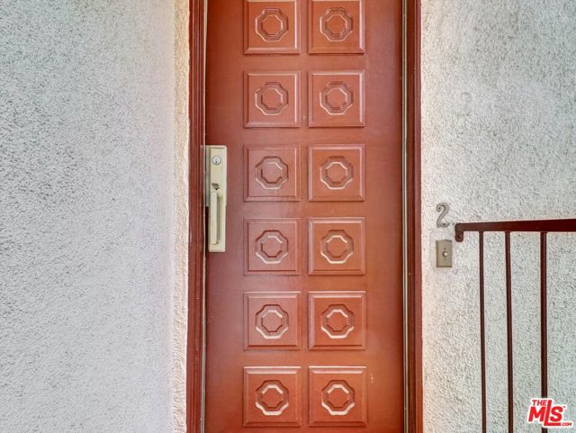 18111 Coastline Drive, Malibu CA: https://media.crmls.org/mediaz/0ac041de-047a-4383-a7af-0f8a94b7db5c.jpg