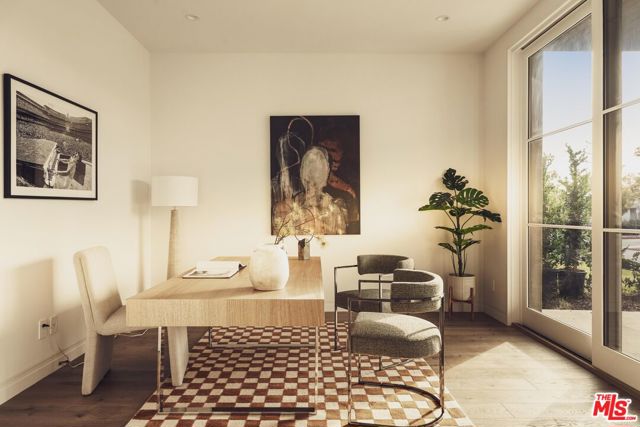 2114 Pier Avenue, Santa Monica CA: https://media.crmls.org/mediaz/0ac075c2-8843-431e-af41-6bf749957cab.jpg