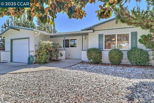 2465 Buena Vista Ave, Walnut Creek CA: https://media.crmls.org/mediaz/0ac156c9-4bc1-481e-b40d-c145c512ad94.jpg