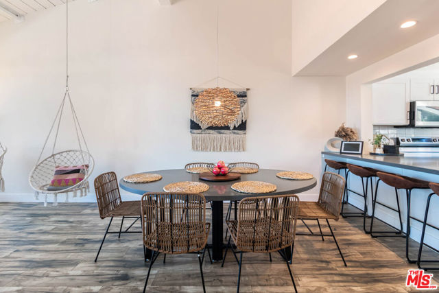 28374 Rey De Copas Lane, Malibu CA: https://media.crmls.org/mediaz/0ac19ef9-3712-439a-89e6-ad88d1e60cee.jpg