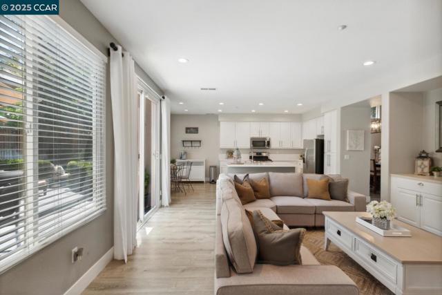 96 Heritage Way, Brentwood CA: https://media.crmls.org/mediaz/0ac1af32-9a69-4166-b389-3c55772f20b1.jpg