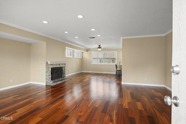 691 County Square Drive, Ventura CA: https://media.crmls.org/mediaz/0ac26642-8c3c-4349-99f7-417e752f5803.jpg