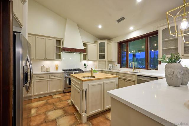 38408 Mesa Rd, Temecula CA: https://media.crmls.org/mediaz/0ac28388-3a69-4aa1-a173-3be96f716a8c.jpg