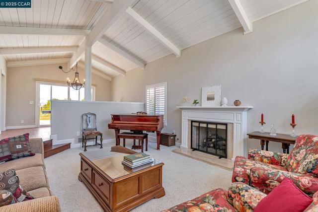 130 Samoa Ct, San Ramon CA: https://media.crmls.org/mediaz/0ac2e1b6-68a3-4eca-bbd6-37986633ac43.jpg