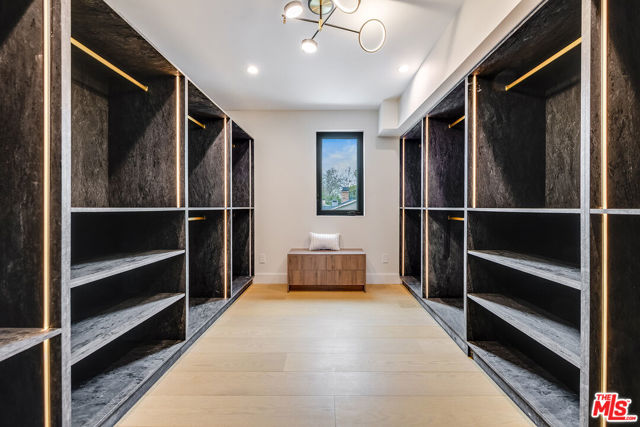 4906 Van Noord Avenue, Sherman Oaks CA: https://media.crmls.org/mediaz/0ac3af16-41cc-4d36-8800-c24a96d4775f.jpg