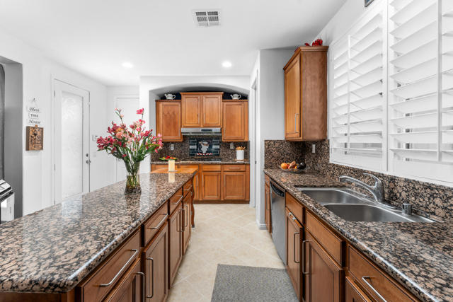 80580 Apple Court, Indio CA: https://media.crmls.org/mediaz/0ac3b308-d82b-4d98-9d90-483b6fdfbcdf.jpg