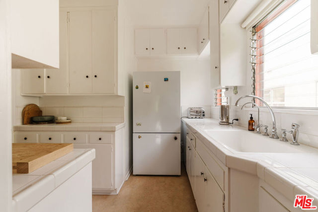 4426 Price Street, Los Angeles CA: https://media.crmls.org/mediaz/0ac4ecf5-5316-4227-b9bd-009e9ade562d.jpg