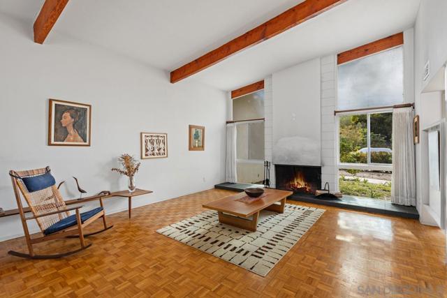 8415 Sugarman Dr, La Jolla CA: https://media.crmls.org/mediaz/0ac5217d-6f49-4227-9992-3fc2a89e088c.jpg