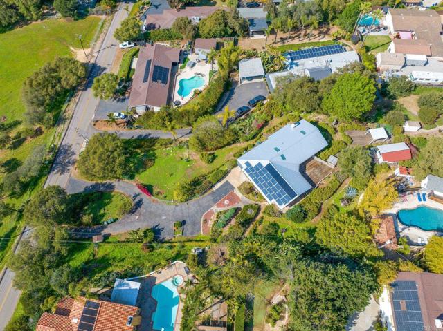 1628 Lone Oak Rd, Vista CA: https://media.crmls.org/mediaz/0ac54e93-e256-4a06-9774-fc2f52087ef0.jpg