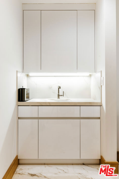 1 W Century Drive, Los Angeles CA: https://media.crmls.org/mediaz/0ac595ce-b547-48bb-afaa-27e87446fc4d.jpg