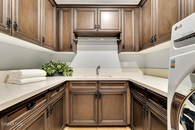 5715 Calais Court, Calabasas CA: https://media.crmls.org/mediaz/0ac5a11a-d3fb-4a48-ac82-6418aee9bc37.jpg