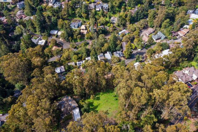 7675 Skyline Blvd, Oakland CA: https://media.crmls.org/mediaz/0ac669c8-b08a-4473-920e-e8350c672428.jpg