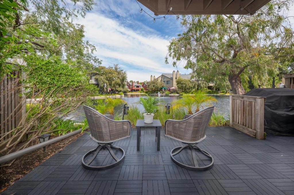 1135 Shoreline Drive
