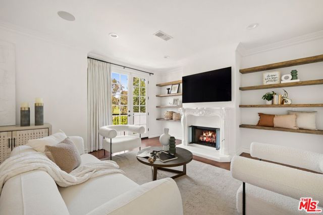 2543 Patricia Avenue, Los Angeles CA: https://media.crmls.org/mediaz/0ac6d2dc-1593-4ece-bffc-2ac2aa4edee9.jpg