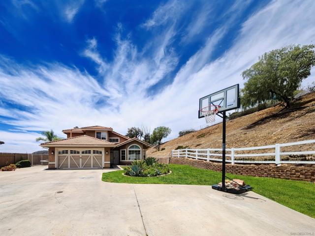 9410 Brian Way, El Cajon CA: https://media.crmls.org/mediaz/0ac73d64-0e3f-44a5-a601-b0aebfdc26ec.jpg