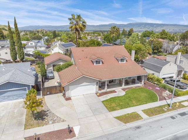 1711 Mantelli Drive, Gilroy CA: https://media.crmls.org/mediaz/0ac7581e-9603-42ef-a765-d4326fe709e6.jpg