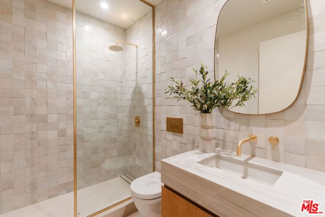 744 Amoroso Place, Venice CA: https://media.crmls.org/mediaz/0ac78962-ed7e-486a-b7a3-5821f28e2249.jpg