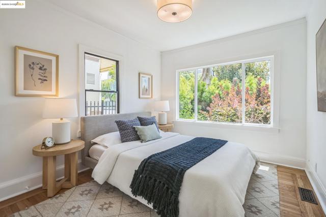 1515 Derby St, Berkeley CA: https://media.crmls.org/mediaz/0ac798c8-8add-4190-9122-945e7473720d.jpg