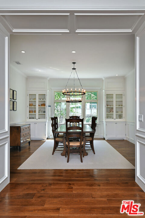 Image 15 of 55 For 3640 Longridge Avenue