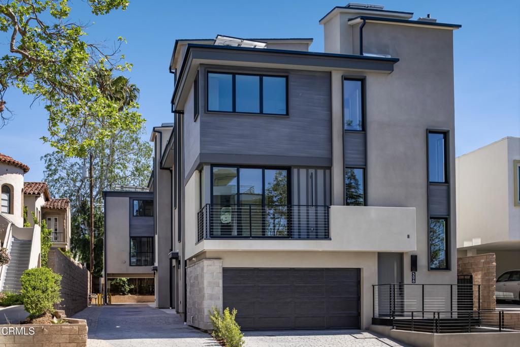 1/2 N Sycamore Avenue