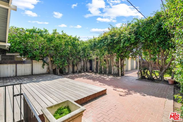 839 Milwood Avenue, Venice CA: https://media.crmls.org/mediaz/0ac7d8d2-f7e8-4f5f-a618-8396cf628482.jpg