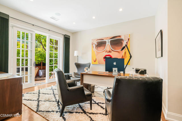 2366 Heatherbank Court, Lake Sherwood CA: https://media.crmls.org/mediaz/0ac8041f-c2cd-44f0-9c50-2342ef01998d.jpg