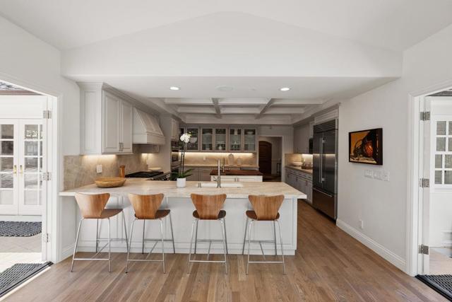 130 Stonehedge Road, Hillsborough CA: https://media.crmls.org/mediaz/0ac82b60-e169-4ad5-b404-a5e92ad31514.jpg