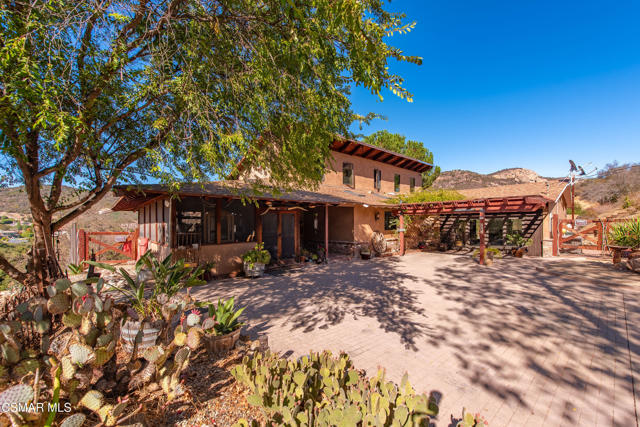 356 E Carlisle Road, Thousand Oaks CA: https://media.crmls.org/mediaz/0ac83307-bf42-4f79-a7f1-48ae882c6f2f.jpg