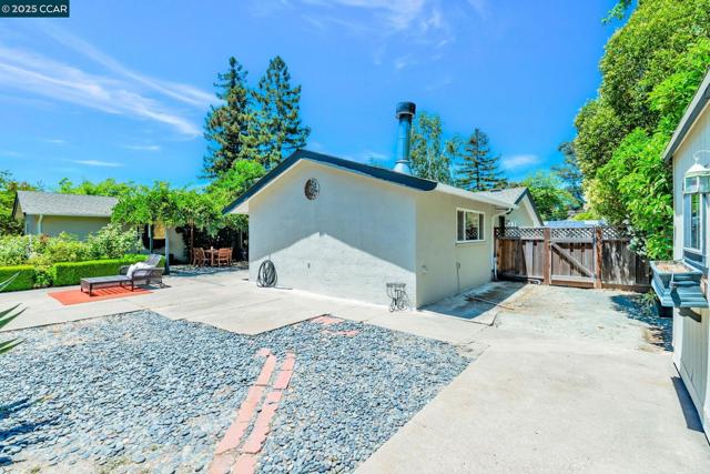 49 Terra Bella Dr, Walnut Creek CA: https://media.crmls.org/mediaz/0ac87e31-21f3-4cfa-a136-2ba94b698664.jpg