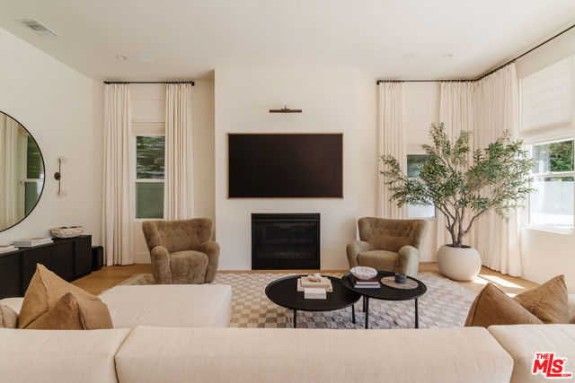 4508 Vesper Avenue, Sherman Oaks CA: https://media.crmls.org/mediaz/0ac98533-c610-4fbb-ab12-c7392ac9ff27.jpg