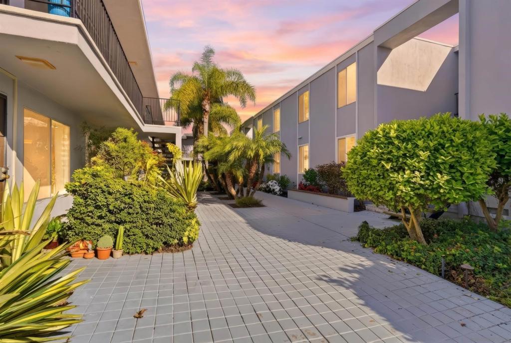 4750 Noyes St - photo 16