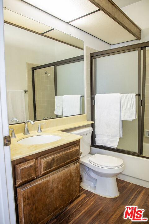6323 Reseda Boulevard, 44 photo 10