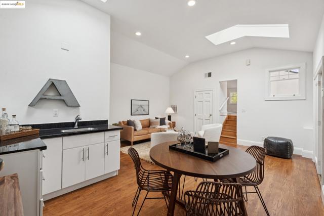 3 Craig Ave, Piedmont CA: https://media.crmls.org/mediaz/0aca46f4-de65-4e11-9fc0-ecb807989663.jpg