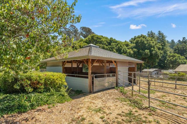 4711 Old San Jose Road, Soquel CA: https://media.crmls.org/mediaz/0aca9b1e-9d35-4949-b430-84b6c322f0c6.jpg