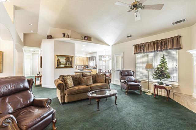 Image 7 of 40 For 8585 Whispering Oaks Rd