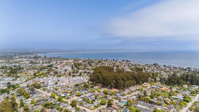 301 25th Avenue, Santa Cruz CA: https://media.crmls.org/mediaz/0acbb688-3443-4abf-8aad-c62c11fb0f21.jpg