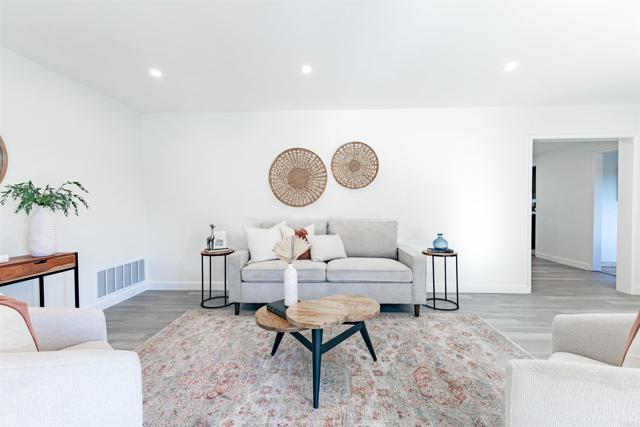 4726 Lorena Place, El Cajon CA: https://media.crmls.org/mediaz/0acc5343-97cd-4f8a-ba38-aa04c88cde53.jpg