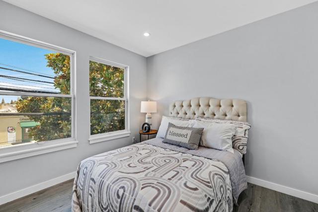 35 Arch Street, Redwood City CA: https://media.crmls.org/mediaz/0acc694d-bd42-40c6-80e1-f5e86297df37.jpg