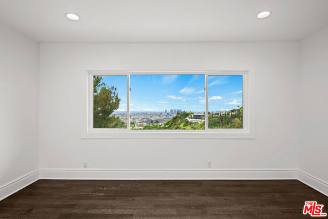 1539 Viewsite Drive, Los Angeles CA: https://media.crmls.org/mediaz/0accabbe-48cc-40ec-a057-459ebfb3b8b5.jpg
