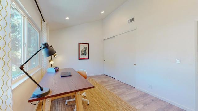 2 Morning Sun Court, Mountain View CA: https://media.crmls.org/mediaz/0accc84f-4aab-4a6f-8c17-b7463a936505.jpg