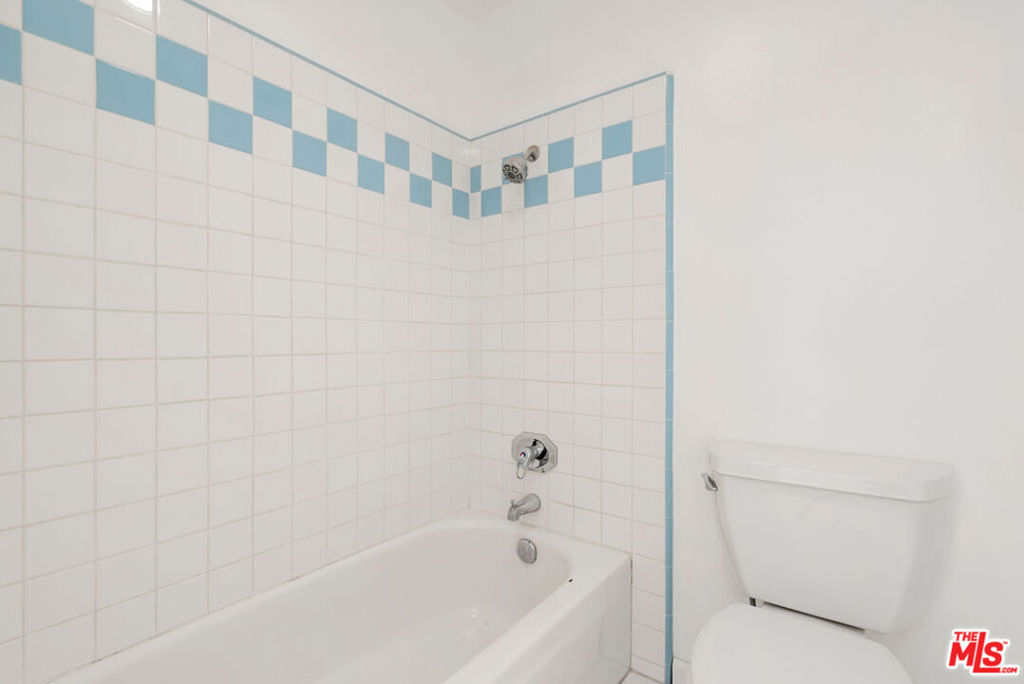 https://media.crmls.org/mediaz/0acd6790-21e8-45ac-964c-7c0cd89899ac.jpg?preset=X-Large