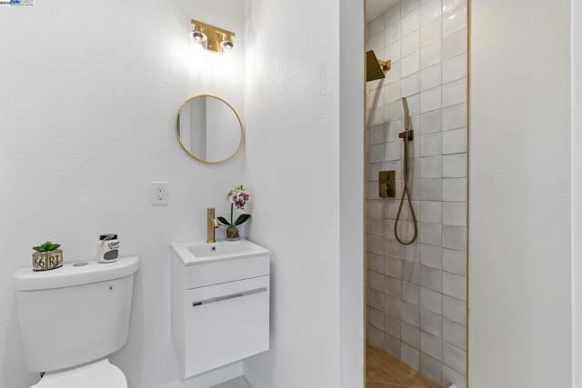 100 Byrne St, Daly City CA: https://media.crmls.org/mediaz/0ace4406-53be-4987-98c1-8e3f73f2332d.jpg