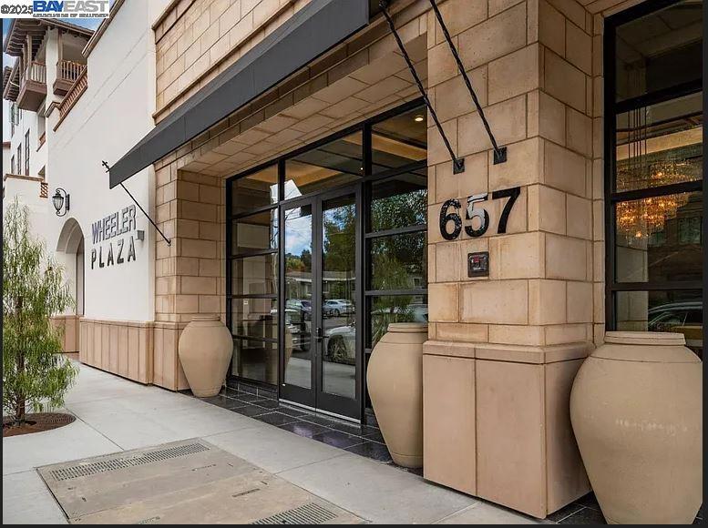 657 Walnut St #325