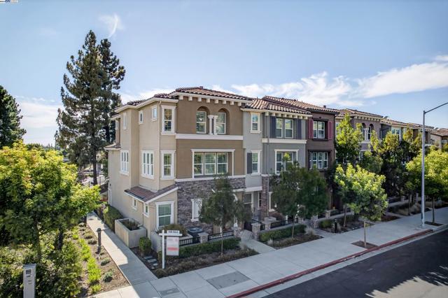 25943 Dollar St, Hayward CA: https://media.crmls.org/mediaz/0acf5753-70b3-4c4c-b9d9-ce866cb38b97.jpg