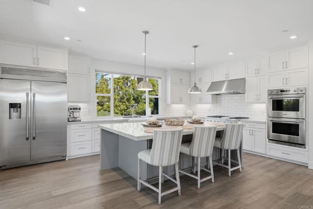 Detail Gallery Image 4 of 16 For 374 Fulvia St, Encinitas,  CA 92024 - 4 Beds | 4/1 Baths